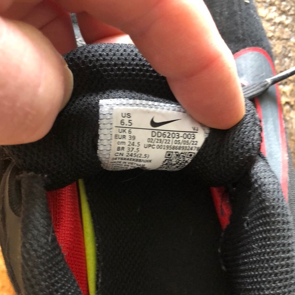 Nike WINFLO running shoe; black/red/silver/white; size 6.5 - Picture 4 of 6